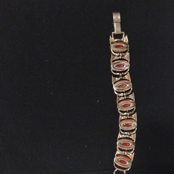 Vintage Coro Pegasus Gold Tone W/ Burnt Orange Lucite Stone Bracelet - Picture 4 of 6